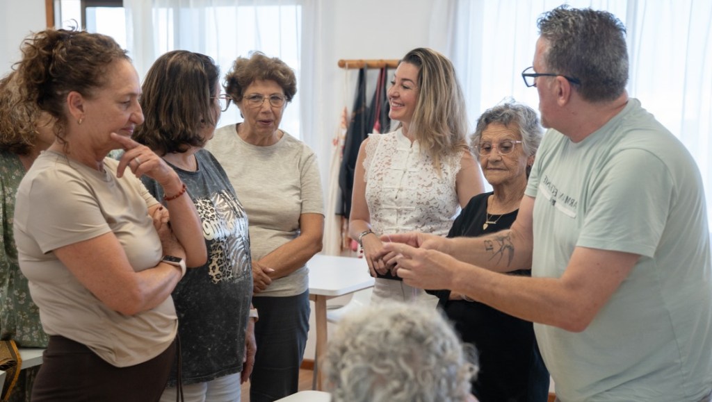 Bienestar Social implica a las personas mayores en la defensa de la indumentaria tradicional&nbsp;canaria